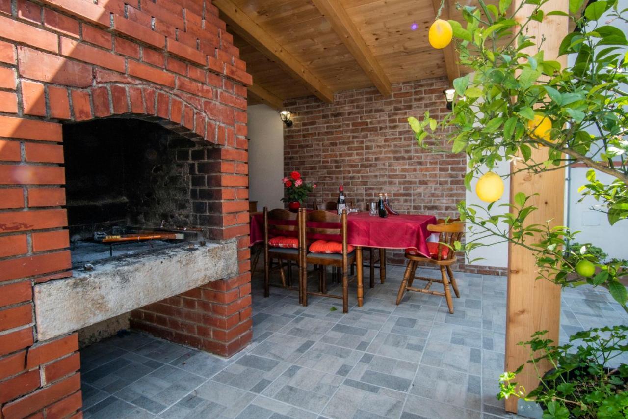 House Nada Apartman Muntić Buitenkant foto