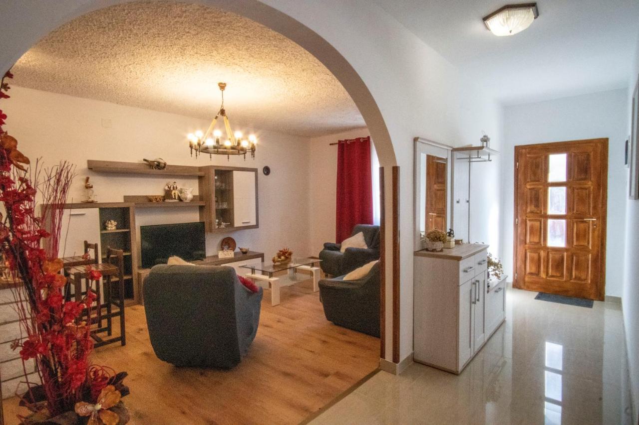 House Nada Apartman Muntić Buitenkant foto