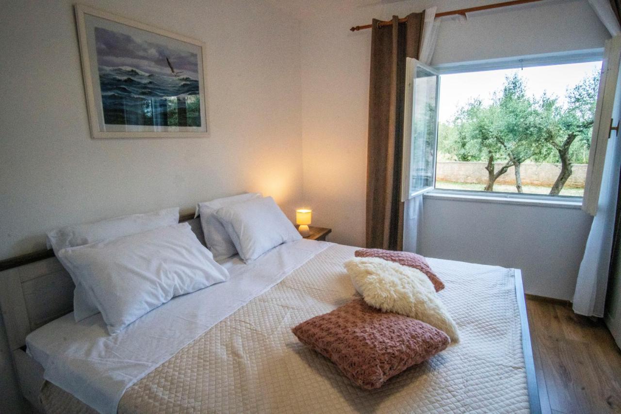 House Nada Apartman Muntić Buitenkant foto