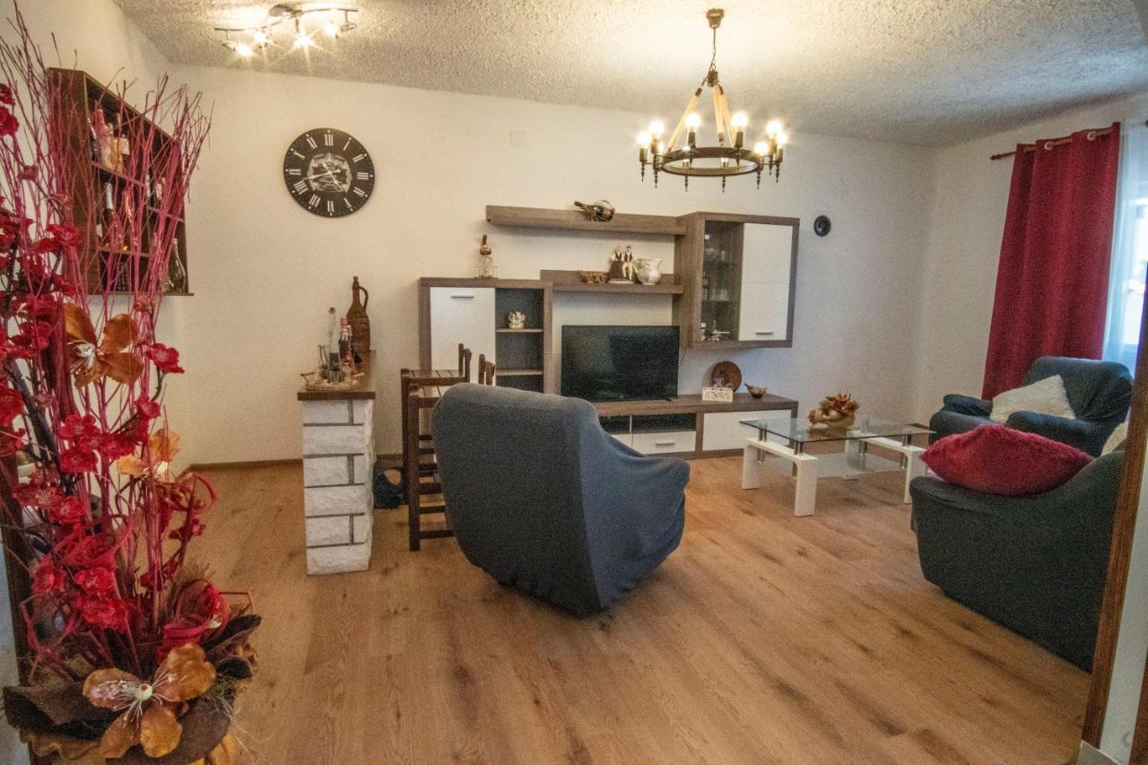 House Nada Apartman Muntić Buitenkant foto